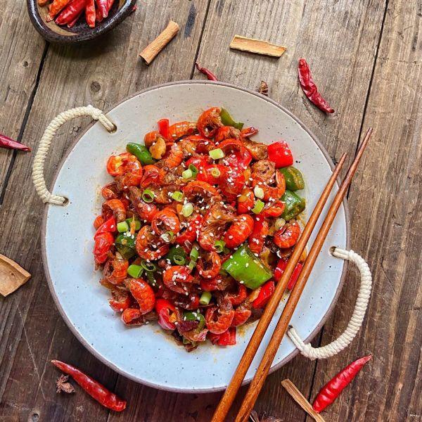 虾尾怎么炒好吃，怎么炒虾尾好吃（#以美食的名义说爱她#妈妈的专属爆炒龙虾尾）