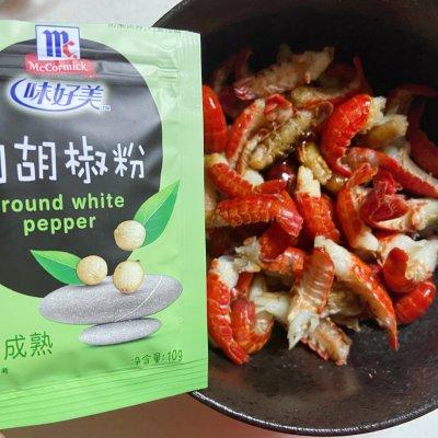 虾尾怎么炒好吃，怎么炒虾尾好吃（#以美食的名义说爱她#妈妈的专属爆炒龙虾尾）