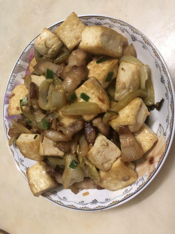 老豆腐怎么炒，干豆腐怎么拌着好吃（这道酸菜炒老豆腐简单成这样）