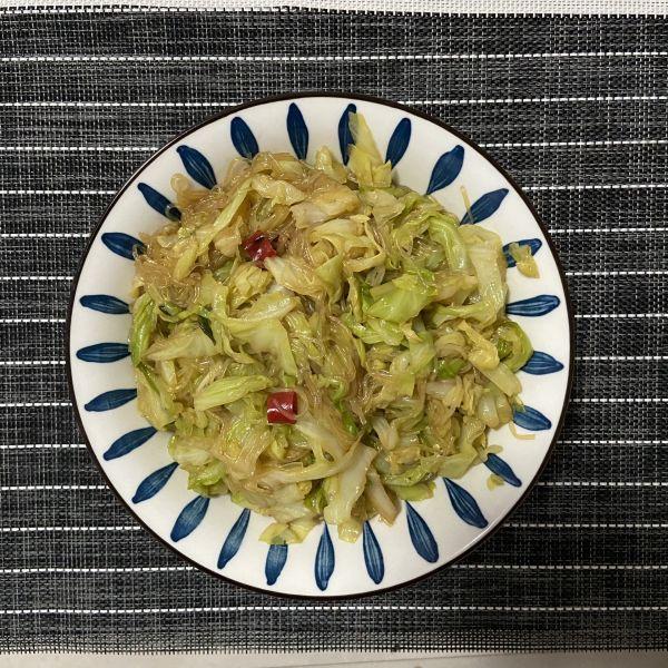 茴子白怎么炒好吃，家常菜之清炒茴子白（这道圆白菜炒粉丝）