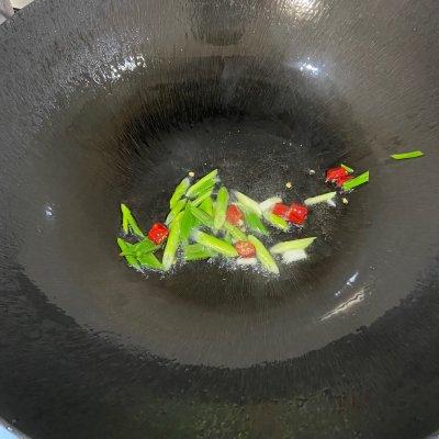 茴子白怎么炒好吃，家常菜之清炒茴子白（这道圆白菜炒粉丝）