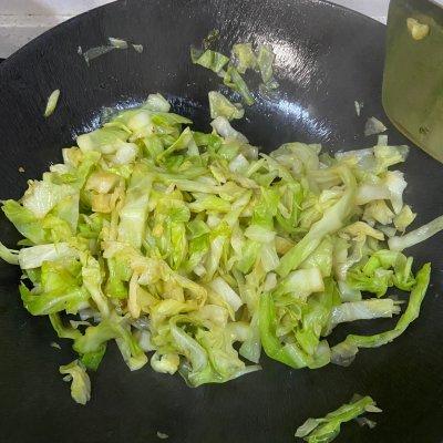 茴子白怎么炒好吃，家常菜之清炒茴子白（这道圆白菜炒粉丝）