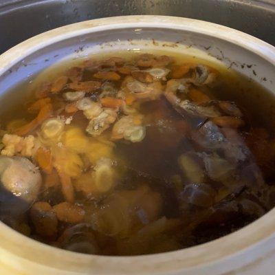 鸽子炖什么好吃，炖鸽子汤怎么炖好吃又营养（适合全家的西洋参石斛鸽子汤）