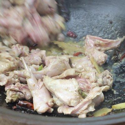 炖兔子肉怎么做好吃，兔子肉怎么炖好吃（不知道吃什么，炖兔子肉准没错）