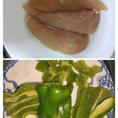 鸡胸肉炒辣椒怎么做好吃，怎么炒鸡胸肉又嫩又好吃（减脂餐之青椒鸡丁这样做）