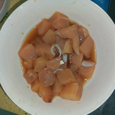 鸡胸肉炒辣椒怎么做好吃，怎么炒鸡胸肉又嫩又好吃（减脂餐之青椒鸡丁这样做）
