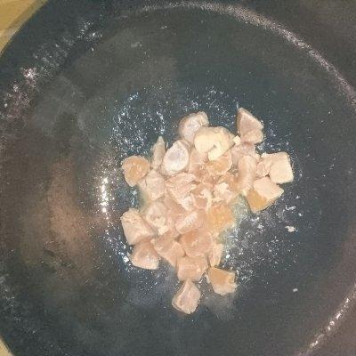 鸡胸肉炒辣椒怎么做好吃，怎么炒鸡胸肉又嫩又好吃（减脂餐之青椒鸡丁这样做）