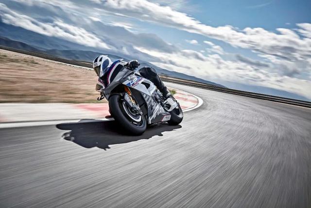 老年人健康饮品，老年人 饮品（盘点五对经典竞争车型<下>）