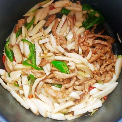 杏鲍菇炒肉的做法，炸杏鲍菇怎么做最好吃又简单（有了这盘杏鲍菇炒肉）