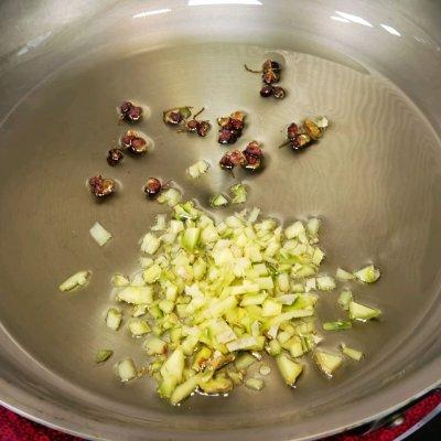 豆豉猪肉的家常做法，豆豉炒猪肉的家常做法（家庭下饭菜—乱炒肉丁一上桌）