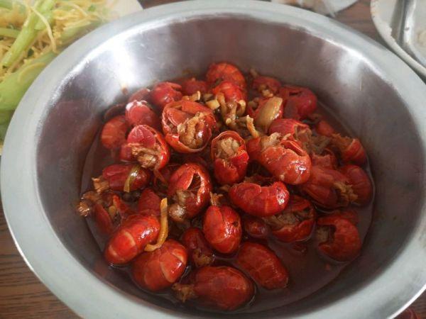 虾尾的家常做法简单，那一碗令人神往的爆炒龙虾尾（冷冻虾尾的家常做法简单）