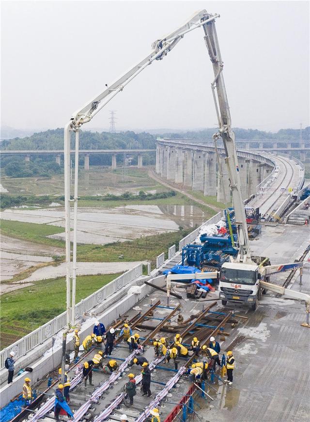 道岔生产厂家，道岔生产厂家的商标（常益长铁路首组高速无砟道岔顺利浇筑完成）