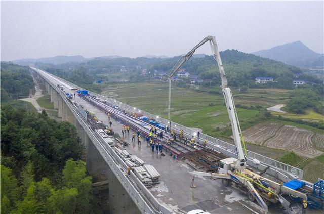 道岔生产厂家，道岔生产厂家的商标（常益长铁路首组高速无砟道岔顺利浇筑完成）