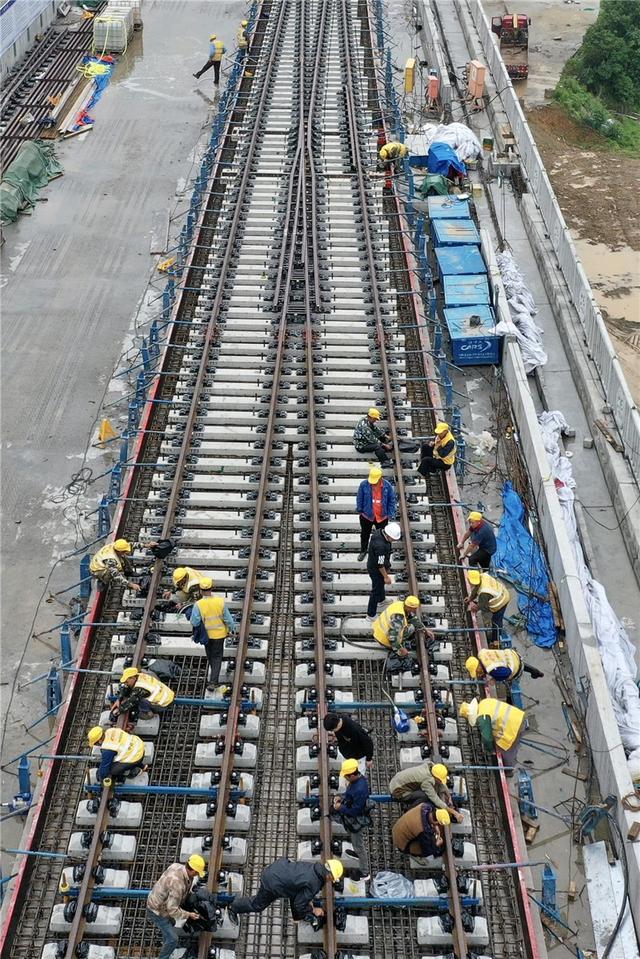 道岔生产厂家，道岔生产厂家的商标（常益长铁路首组高速无砟道岔顺利浇筑完成）