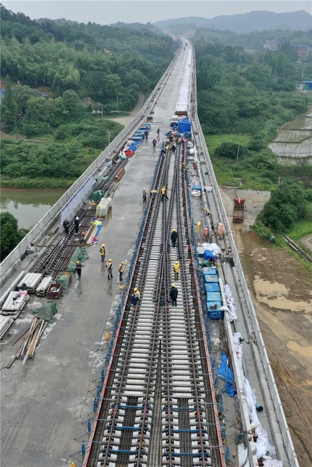 道岔生产厂家，道岔生产厂家的商标（常益长铁路首组高速无砟道岔顺利浇筑完成）