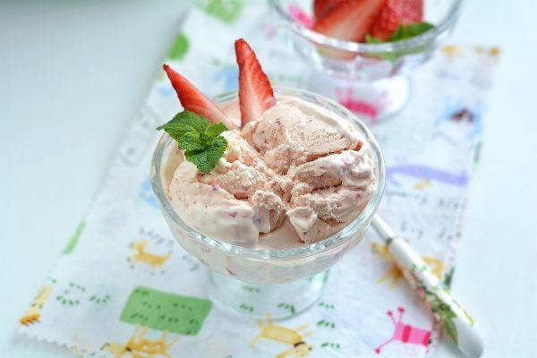 制作草莓冰激淋，自制草莓冰淇淋简不简单（原来草莓冰激淋才是真正的米饭杀手）