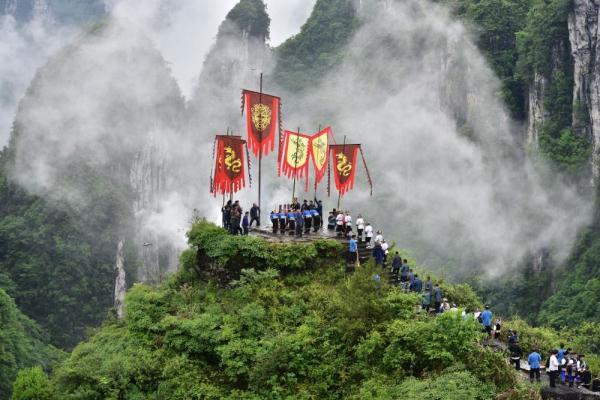 苗族四月八有什么风俗，苗族的四月八是怎么过的（欢度苗族四月八）