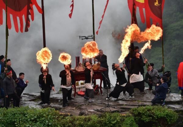 苗族四月八有什么风俗，苗族的四月八是怎么过的（欢度苗族四月八）