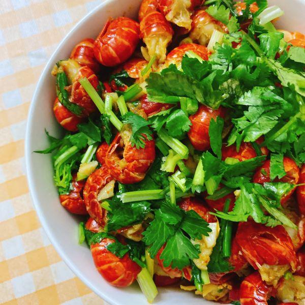 蒜蓉虾尾的家常做法，蒜蓉虾尾正确做法（冬天喝［夏日下酒菜]蒜蓉小龙虾尾）