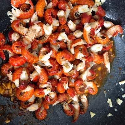 蒜蓉虾尾的家常做法，蒜蓉虾尾正确做法（冬天喝［夏日下酒菜]蒜蓉小龙虾尾）