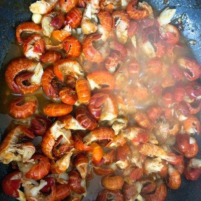 蒜蓉虾尾的家常做法，蒜蓉虾尾正确做法（冬天喝［夏日下酒菜]蒜蓉小龙虾尾）