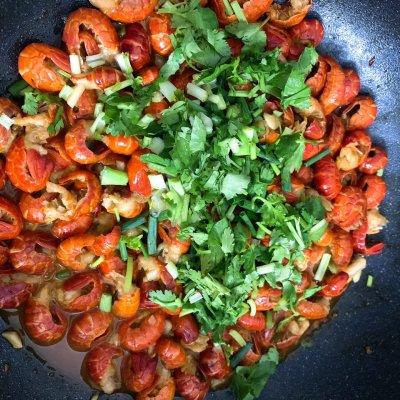 蒜蓉虾尾的家常做法，蒜蓉虾尾正确做法（冬天喝［夏日下酒菜]蒜蓉小龙虾尾）