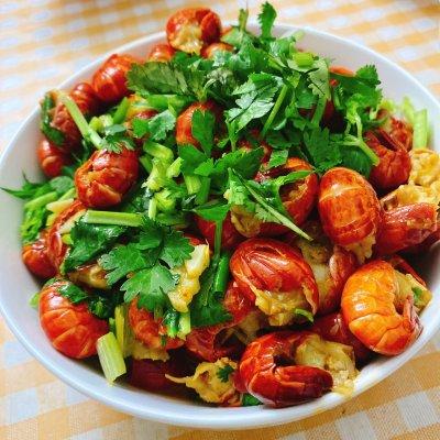 蒜蓉虾尾的家常做法，蒜蓉虾尾正确做法（冬天喝［夏日下酒菜]蒜蓉小龙虾尾）