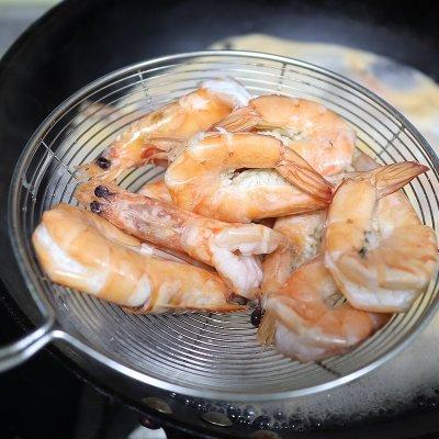 酥脆香虾的做法，香酥麻辣虾的做法（今晚花10分钟做好避风塘酥脆虾）