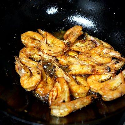 酥脆香虾的做法，香酥麻辣虾的做法（今晚花10分钟做好避风塘酥脆虾）