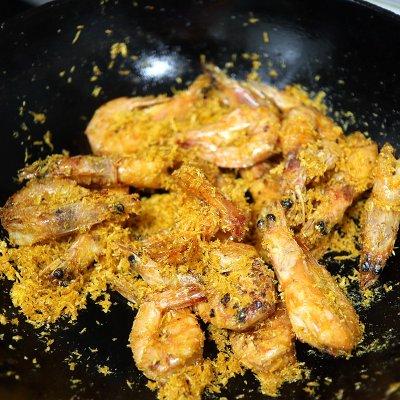酥脆香虾的做法，香酥麻辣虾的做法（今晚花10分钟做好避风塘酥脆虾）