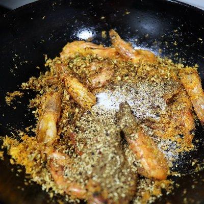 酥脆香虾的做法，香酥麻辣虾的做法（今晚花10分钟做好避风塘酥脆虾）
