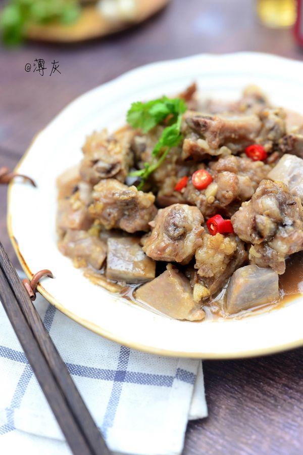 芋头蒸排骨的做法，毛芋头蒸排骨的家常做法（嫩滑软糯的）