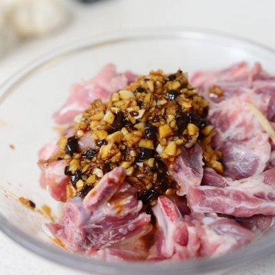 芋头蒸排骨的做法，毛芋头蒸排骨的家常做法（嫩滑软糯的）