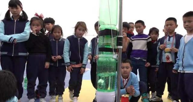 用绳子做降落伞怎么做，怎样用毛线绳扎出降落伞（如何用可乐瓶，制作一个水火箭）