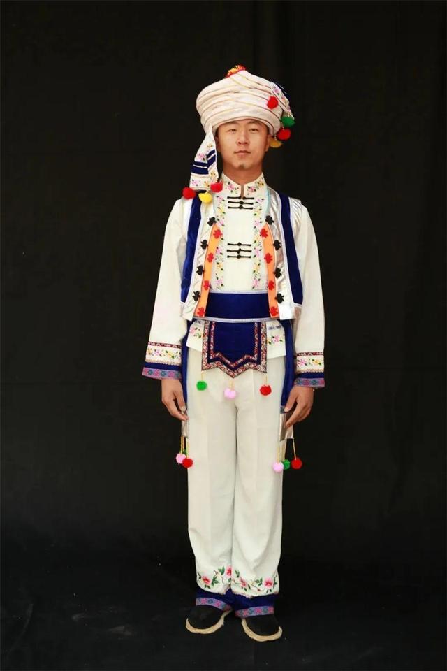 白族服饰特点，白族服饰特点介绍风俗（大理白族服饰演绎“最炫民族风”）