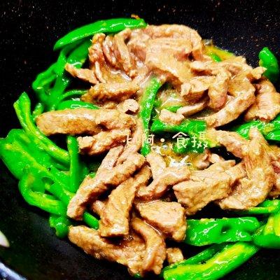 爆炒牛柳的正宗做法，爆炒牛柳的正宗做法窍门（#仙女们的私藏鲜法大PK#蚝油牛柳炒青椒）