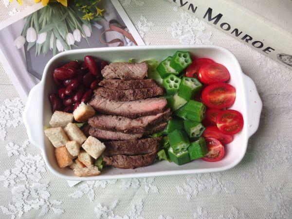 牛排沙拉怎么弄，牛排沙拉怎么弄好吃视频（#仙女们的私藏鲜法大PK#牛排沙拉）