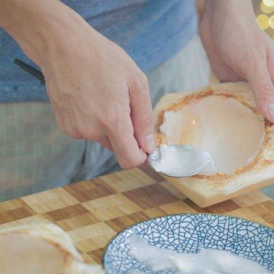 椰青怎么吃，椰子怎么吃?怎么打开?视频（这道清甜椰子鸡简单成这样）