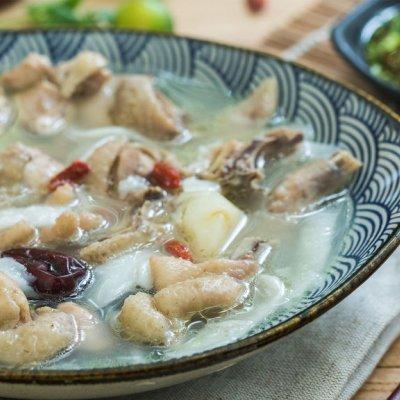 椰青怎么吃，椰子怎么吃?怎么打开?视频（这道清甜椰子鸡简单成这样）