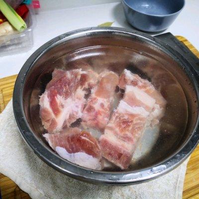 排骨藕汤怎么做好吃，排骨藕汤怎么熬才好喝（百吃不腻的暖心•排骨莲藕汤教程）