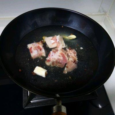 排骨藕汤怎么做好吃，排骨藕汤怎么熬才好喝（百吃不腻的暖心•排骨莲藕汤教程）