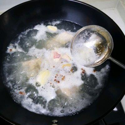 排骨藕汤怎么做好吃，排骨藕汤怎么熬才好喝（百吃不腻的暖心•排骨莲藕汤教程）