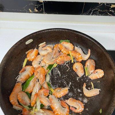 菜谱葱爆虾的步骤，葱爆虾（开胃解腻葱油爆虾，一盘可不够）