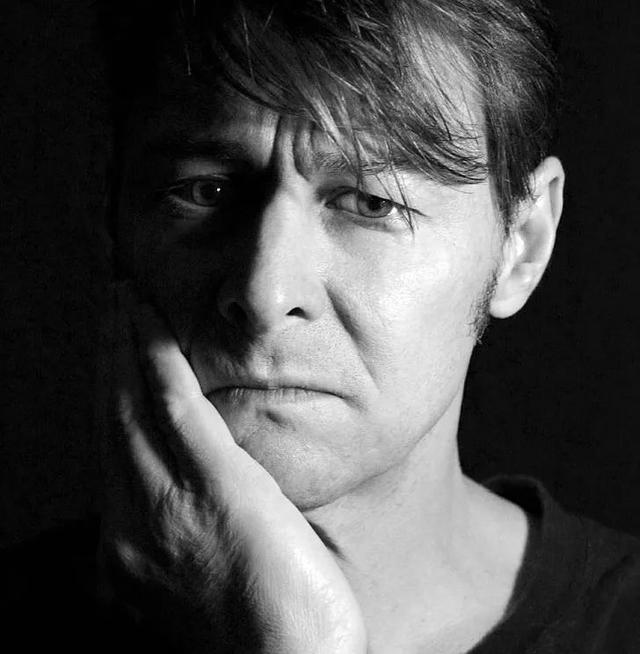 吃饭时不小心咬到舌头可能的原因有什么 吃饭时为什么老是会咬到自己舌头，吃饭时不小心咬到舌头可能的原因有什么（吃饭时总咬到舌头，是想吃肉吗）