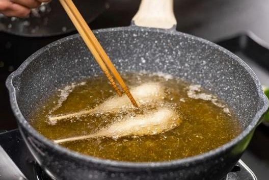 油腻食物有哪些，这3种食物，越吃湿气越重