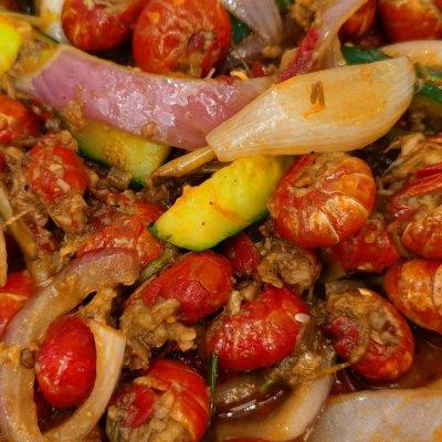 麻辣小龙虾尾可以怎么吃，我家做麻辣龙虾尾就用这个方法