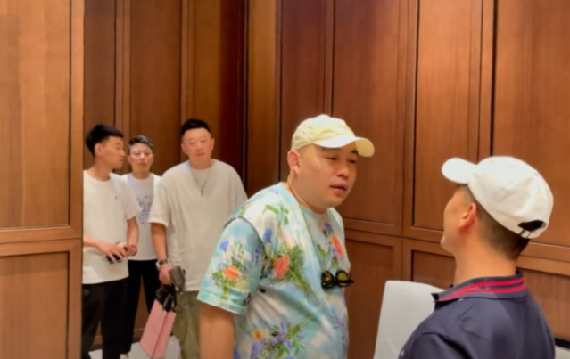 闫学晶儿子林傲霏大婚排场十足！，闫学晶儿子林傲霏大婚,闫学晶在台上致辞1个多小时（潘长江杨立新等到场祝贺排场大）