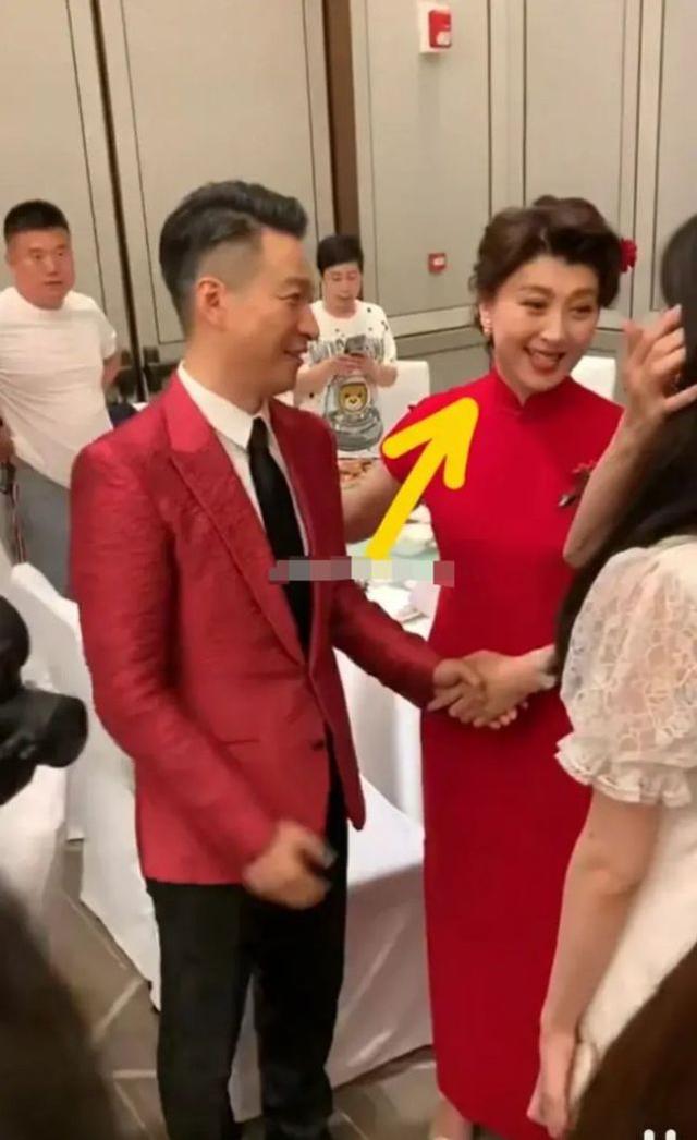 闫学晶儿子林傲霏大婚排场十足！，闫学晶儿子林傲霏大婚,闫学晶在台上致辞1个多小时（潘长江杨立新等到场祝贺排场大）