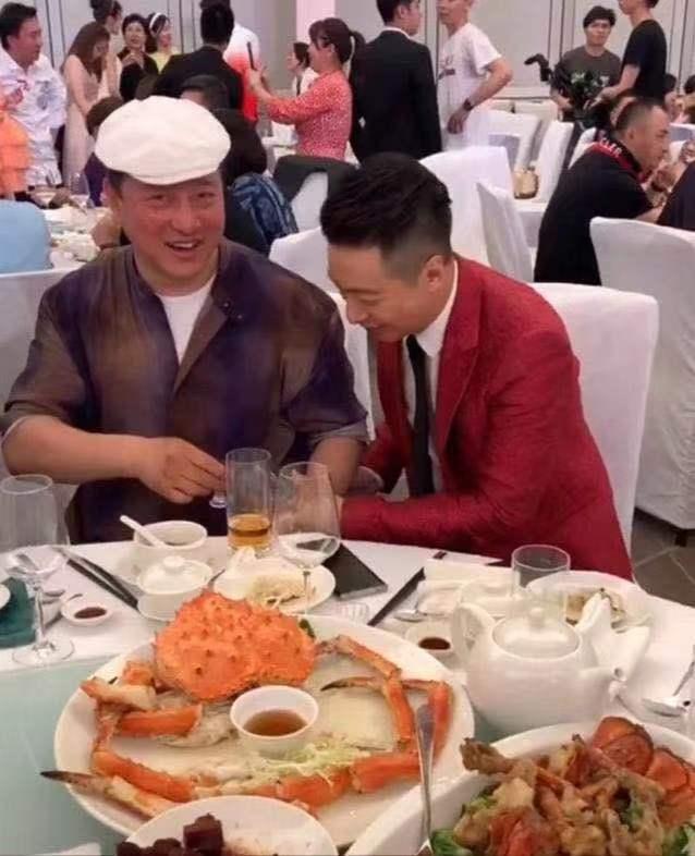 闫学晶儿子林傲霏大婚排场十足！，闫学晶儿子林傲霏大婚,闫学晶在台上致辞1个多小时（潘长江杨立新等到场祝贺排场大）
