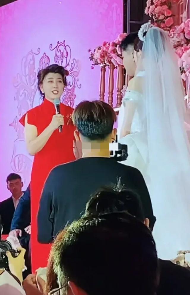 闫学晶儿子林傲霏大婚排场十足！，闫学晶儿子林傲霏大婚,闫学晶在台上致辞1个多小时（潘长江杨立新等到场祝贺排场大）